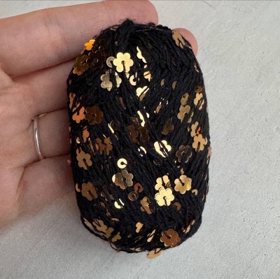 Королевские крафтовые пайетки (Черный  с золотыми цветочками)