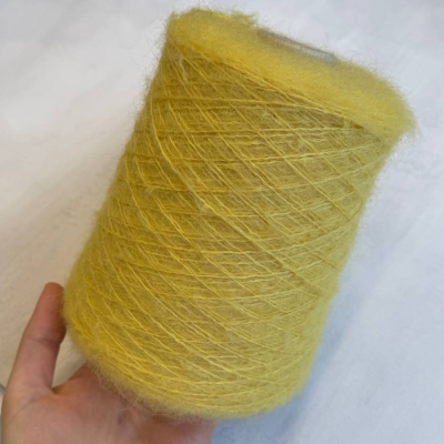 Бобина Louis Vuitton Stock Луи Виттон (Sandra 120, Канарейка, 400 м, 90% вспушенный меринос, 10% Па)