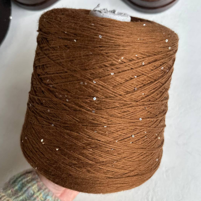 Бобина Kachinelli Merino (85% меринос, 4% хлопок, 11% пайетки), 300 м. (11130 2722, Бронза)