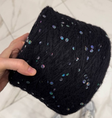 Бобина Krisequins (82% меринос, 14% Па, 4% пайетки), 160 м (6001, Звездное небо)