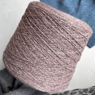 Бобина Yak in Love by Filcom (30% як, 20% кашемир, 10% меринос, 40% шелк), 400 м. (Glicine, Глициния)