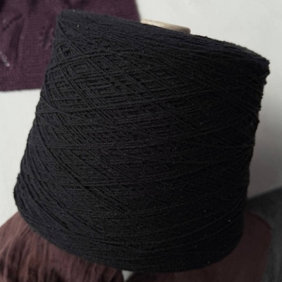 Бобина Bourette Silk '26 (100% буретный шелк) (601, Вороной конь, 375 м)