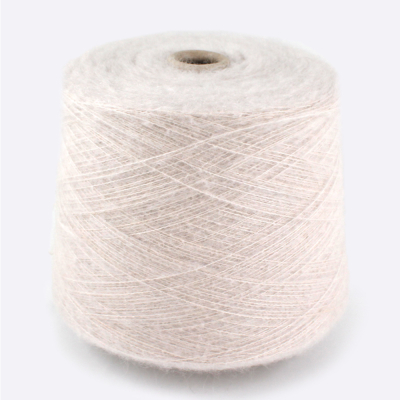 Бобина KIDSILK (70% кидмохер, 30% шелк), 900 м. (9128, Айвори)