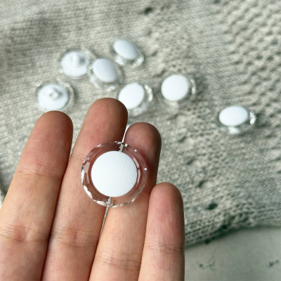 Пуговицы Sandra, Кристалл, размер 36 (95941-36-Col.T/BCO, Вайт)