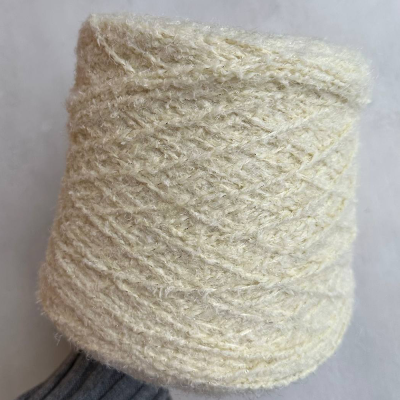 Бобина Caos (64% меринос, 5% сияние, 31% ПА) (2455, Сливочное масло, 150 м.)