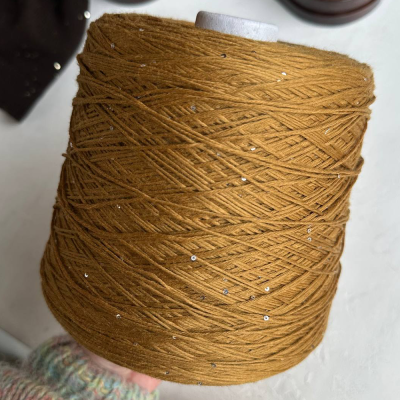 Бобина Kachinelli Merino (85% меринос, 4% хлопок, 11% пайетки), 300 м. (1114, Горчица)