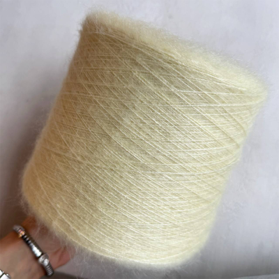 Бобина Silkid (70% кидмохер, 30% шелк), 850 м. (2323, Сливочное масло)