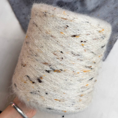 Бобина Silkid Tweed (62% кидмохер, 8% тенсел, 30% шелк), 850 м. (3323, Йогурт с сухофруктами) Бобина Silkid Tweed (62% кидмохер, 8% тенсел, 30% шелк), 850 м. (3323, Йогурт с сухофруктами)