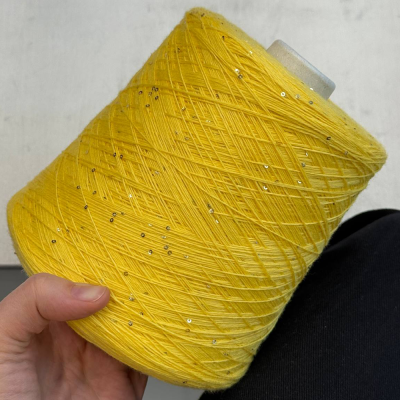 Бобина Aharmonia (90% меринос, 5% хлопок, 5% пайетки), 600 м. (3636, Вино из одуванчиков)