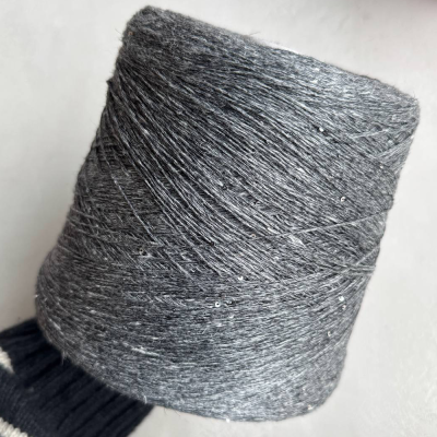 Бобина LINOSisik СИСИК  (72% лен, 20% шелк, 8% пайетки), 450 м. (8024, Палевый)