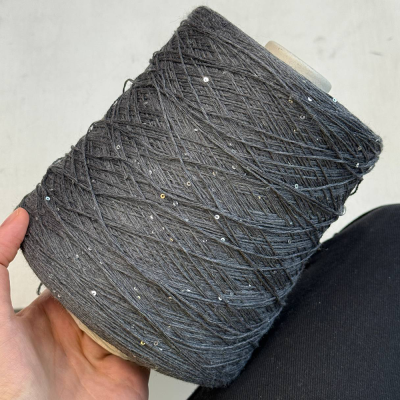 Бобина Aharmonia (90% меринос, 5% хлопок, 5% пайетки), 600 м. (0801, Мех бегемота)