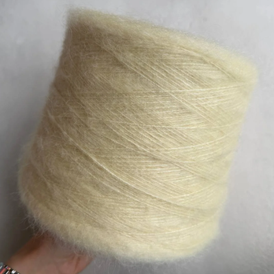 Бобина Platino (70% кидмохер, 30% шелк), 500 м. (2323, Лимонный крем)