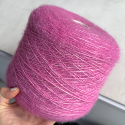 Бобина Soffieta (70% альпака, 30% шелк), 300 м. (1122, Фуксис) Бобина Soffieta (70% альпака, 30% шелк), 300 м. (1122, Фуксис)