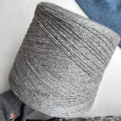Бобина Yak in Love by Filcom (30% як, 20% кашемир, 10% меринос, 40% шелк), 400 м. (Acciaio, Сталь)