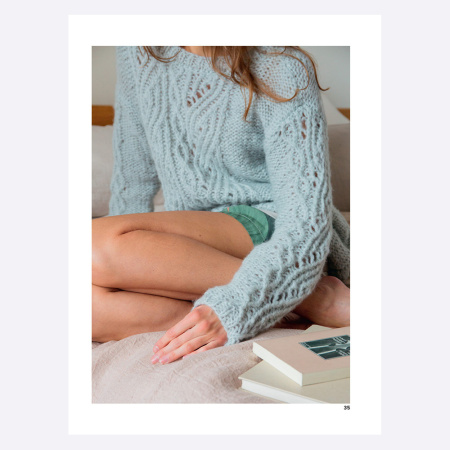 Пуловеры и кардиганы в японском стиле с объемными косами, нежными ажурами, фактурными узорами. Пуловеры и кардиганы в японском стиле с объемными косами, нежными ажурами, фактурными узорами.