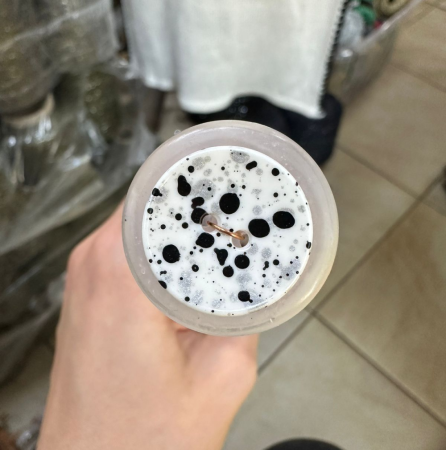 Пуговицы Sandra Крошка, размер 32 (4434S-32-BCO-F8/F1, Белая с брызгами черного и серебра)