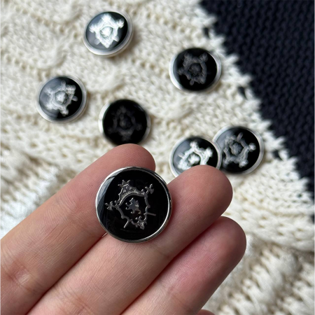 Пуговицы Sandra, размер 32