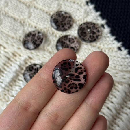 Пуговицы Sandra, Леопард, размер 36 (1545Y-36-5, Снежный барс)