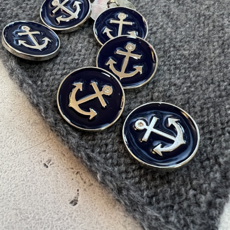 Пуговицы Sandra, размер 32