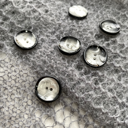 Пуговицы Sandra размер 28