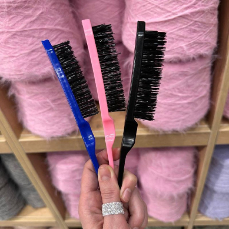 Щетка для пушистой пряжи by WoolDom