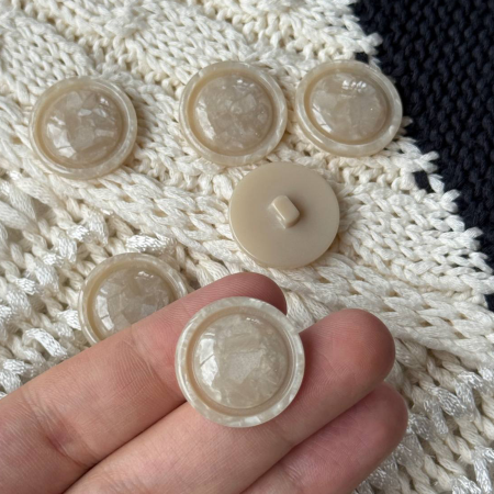 Пуговицы Sandra, Жемчужина, размер 32 (1538Y-32-166, Беж)