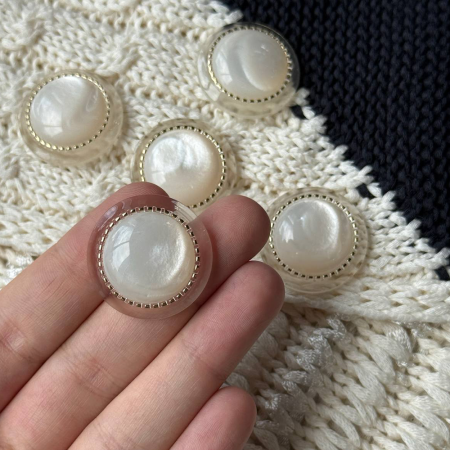 Пуговицы Sandra, Жемчуг, размер 44 (1542Y-44-3220, Вайт)