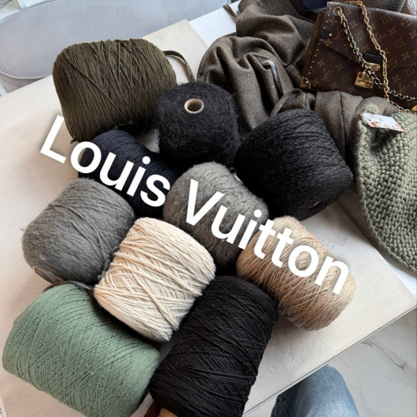 Бобина Louis Vuitton Stock