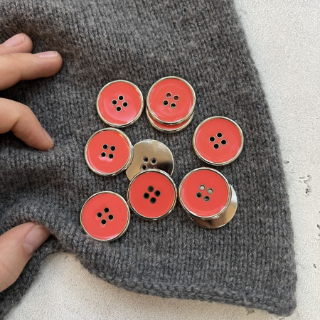 Пуговицы Sandra, размер 32, цвет 2/604