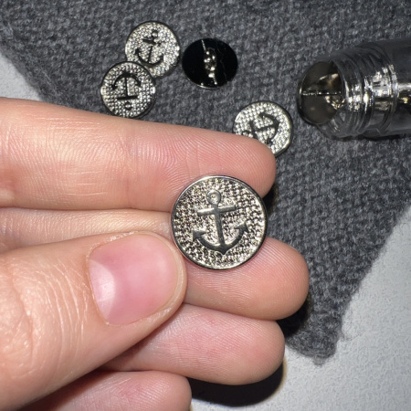 Пуговицы Sandra, размер 32