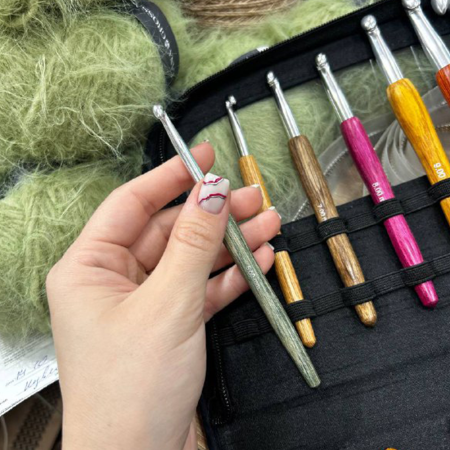 Набор крючков с ручкой из дерева Lana Grossa