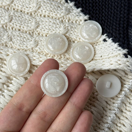 Пуговицы Sandra, размер 32