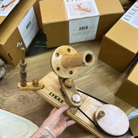 Моталка намотчик пряжи на моток Lykke (Mango Wood) Моталка намотчик пряжи на моток Lykke (Mango Wood)
