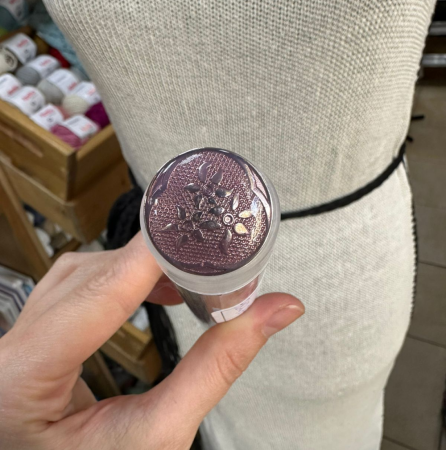 Пуговицы Sandra 2, размер 36 (3874Z-36-2-5032С, Подсолнухи лиловые на ножке)