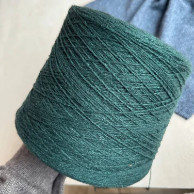 Бобина Yak in Love by Filcom (30% як, 20% кашемир, 10% меринос, 40% шелк), 400 м. (Verde Pino, Зимняя сосна)