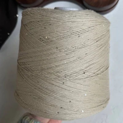 Бобина Kachinelli Merino (85% меринос, 4% хлопок, 11% пайетки), 310 м. (1153, Карамельная нуга)