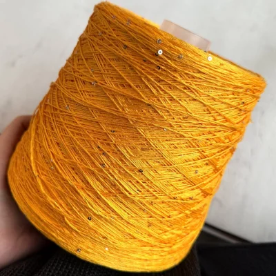 Бобина SMERALDO (92% мерсеризованный хлопок, 8% пайетки), 450 м. (1250, Куркума)