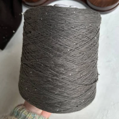 Бобина Kachinelli Merino (85% меринос, 4% хлопок, 11% пайетки), 310 м. (1121, Тауп)