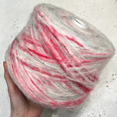 Бобина Soffio (23% кидмохер, 15% меринос, 50% Пэ, 12% Па), 220 м. (1828, Клубника в серебре)