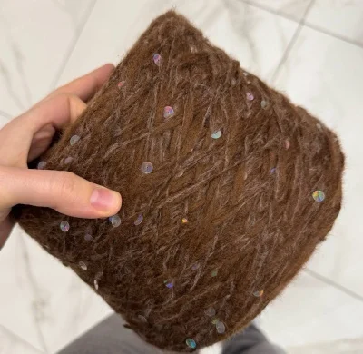 Бобина Krisequins (82% меринос, 14% Па, 4% пайетки), 160 м (4814, Брауни)