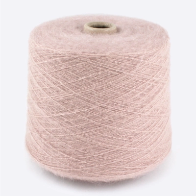 Бобина KIDSILK (70% кидмохер, 30% шелк), 900 м. (9005, Пудра)