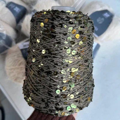 Бобина Пайетки, CARILLON 2000 (50% хлопок, 50% пайетки) 200 м. (5551, Кипарис хаки)