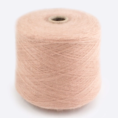 Бобина KIDSILK (70% кидмохер, 30% шелк), 900 м. (6728, Помадка)