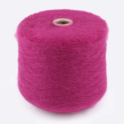 Бобина MoonLight (80% кидмохер, 5% меринос, 13% ПА, 2% эластан), 550 м. (47458, Цикламен)