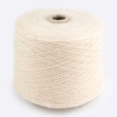 Бобина KIDSILK (70% кидмохер, 30% шелк), 900 м. (4106, Миндаль)